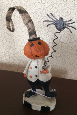 NWT Halloween Jack-O-Lantern Pumpkin Holding a Spider Primitive Look Smaller 5''