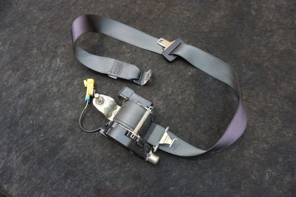 Retractor cinturón seguridad pasajero delantero derecho OEM 10379985 Chevrolet SSR 2003-06 Foto 2 de 4