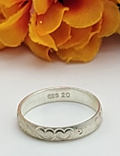 Vintage 925 Sterling Silver Embossed Heart Ring Band Size 9