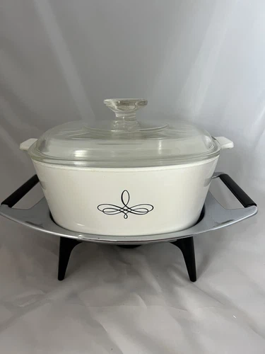 Vintage Corning Ware Black Trefoil 2.5 Qt Cass. Dish, Pyrex Lid & Warming Cradle