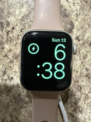 Apple Watch SE (2nd Gen) GPS 40mm Silver Aluminum Case Pink Silicone Band
