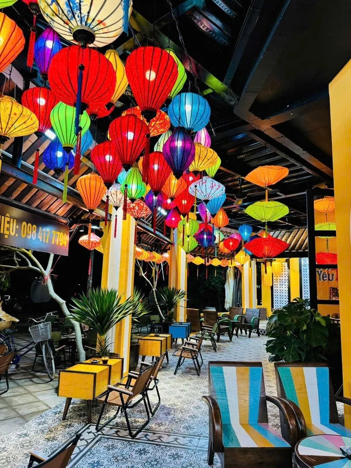 World Vendor | Plain Silk Lantern with Color | Handmade: with Bamboo and Silk - Image 4 of 4