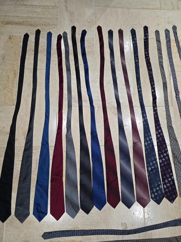 Lote de 21 Corbatas de Cuello Hombre Estilos Multicolores Patrones Geométricos 57 en Hombre de Hoy Foto 3 de 4