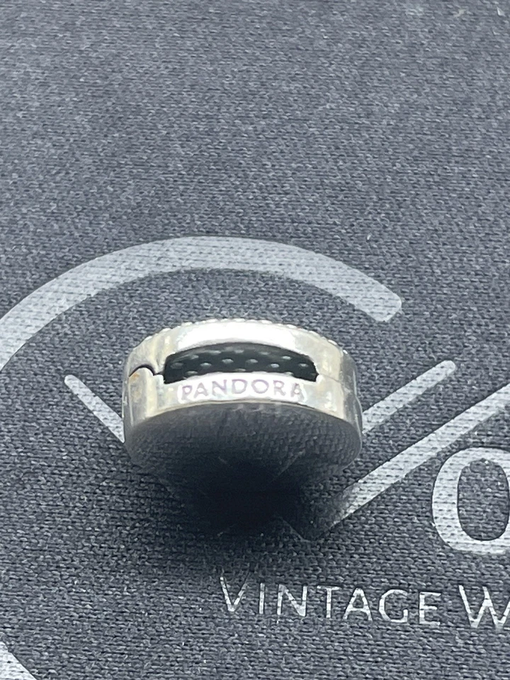 Pandora Ciondolo Cerchio Pavé Reflexions Argento Sterling 925 - Immagine 3 di 4