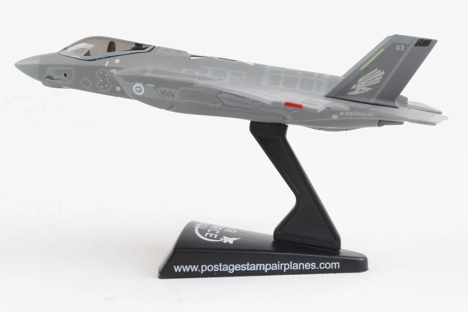 1/144 RAAF F35 Lightning II – Aircraft Model – Daron Postage Stamp - Image 4 of 4