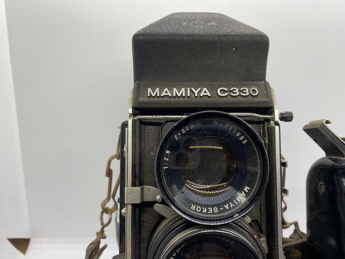 Mamiya C330 Professional Medium Format TLR Film Camera with Mamiya C330 Professional Medium Format TLR Film Camera with