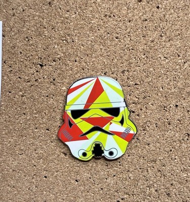 2016 Disney Star Wars Stormtrooper Helmets Pin Helmet Red And Green Triangles