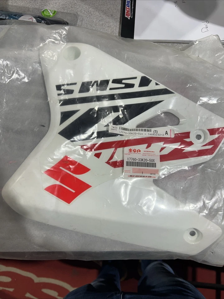 COVER, RADIATOR RH (WHITE)