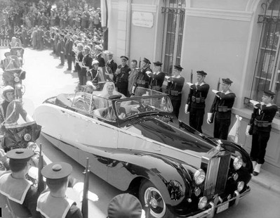 The wedding of Prince Rainier of Monaco and Princess Grace KellyAp- Old Photo