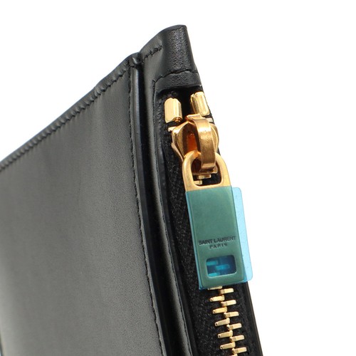 Cartera Saint Laurent de piel de becerro lisa negra con monograma dorado - Imagen 11 de 11