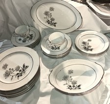 Noritake Nocturne Porcelain Dinner Set Floral Pattern Plates Bowls Cups Japan