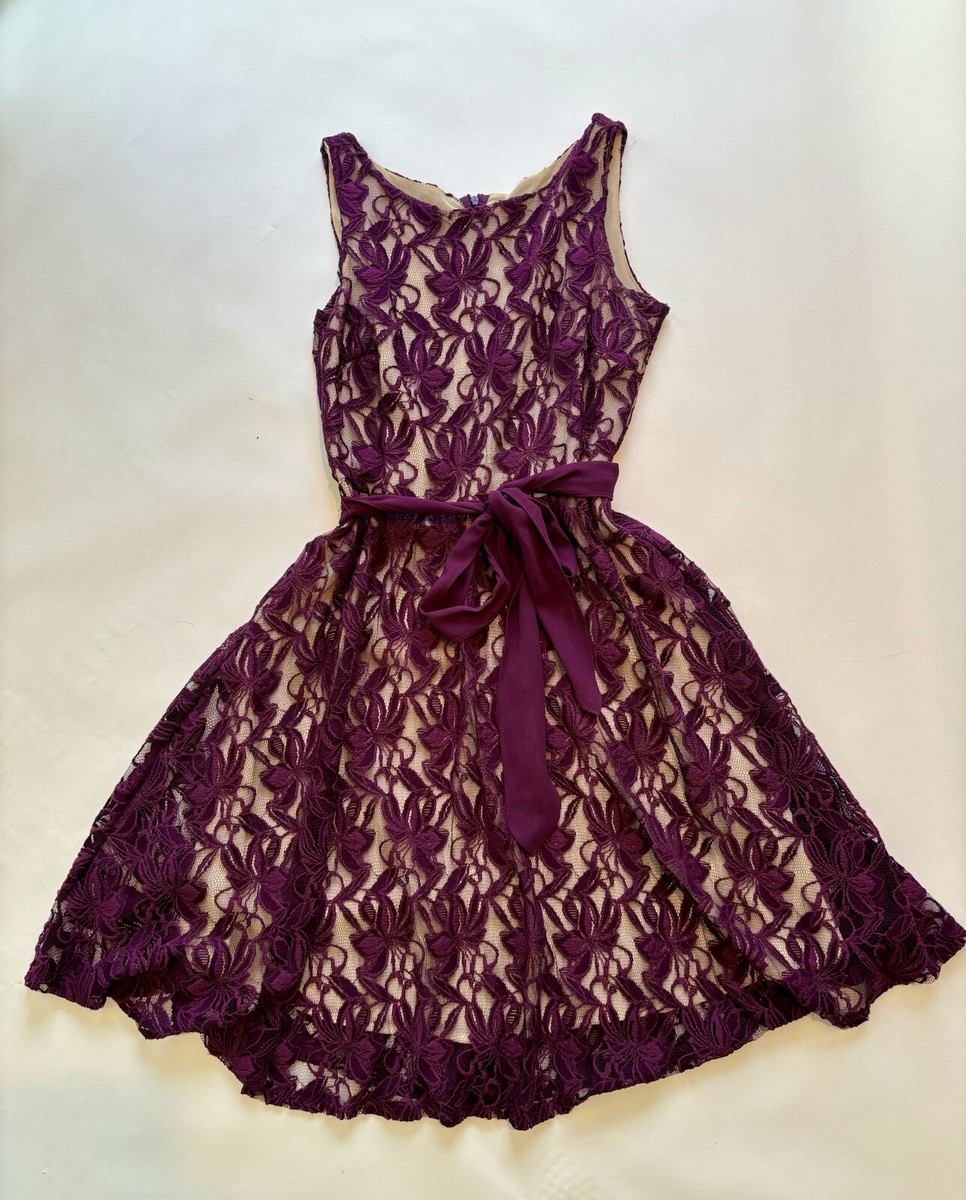 Julian Taylor Dress Size 6 Purple Lace. Lined. A-line, Belt. Julian Taylor Dress Size 6 Purple Lace. Lined. A-line, Belt.