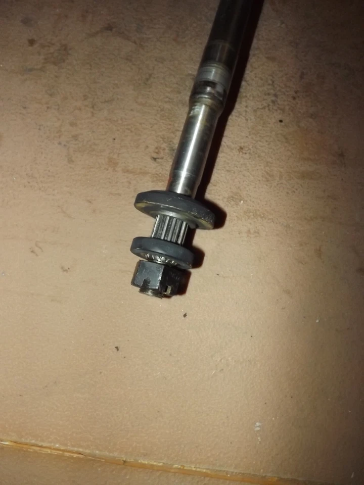 Johnson 150 HP V6 2 Stroke Prop Shaft Assembly and Gears PN 0395209 ,0437297 - Image 2 of 4