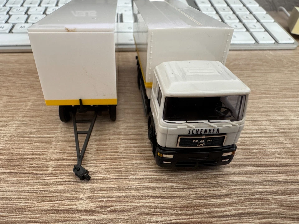 AWM 1:87 MAN Schenker Eurocargo Camion Buone Condizioni Senza OVP - Immagine 3 di 4