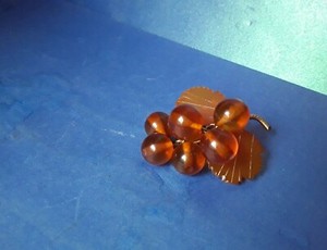 Authentic Vintage Soviet Jewelry Baltic Amber Gold Plated Brooch Pin Grapes marked
