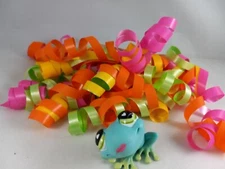 Littlest Pet Shop Valentine Kissy Face Frog Teal Green and Pink #559