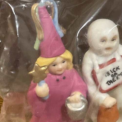 Lefton Colonial Village Trick or Treat Halloween Figurine 11575 Fairy Ghost RARE - Picture 4 of 7