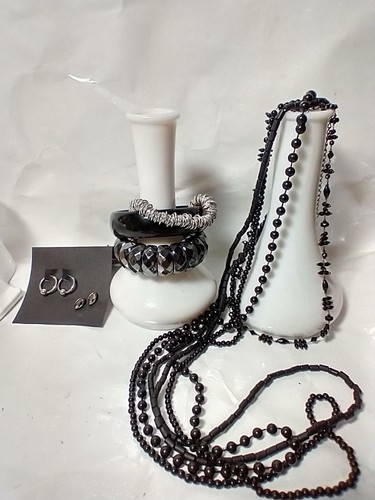 Fashion Jewelry Lot Black and Silver Tone Necklace Bracelet Earrings New Used - Picture 17 of 18