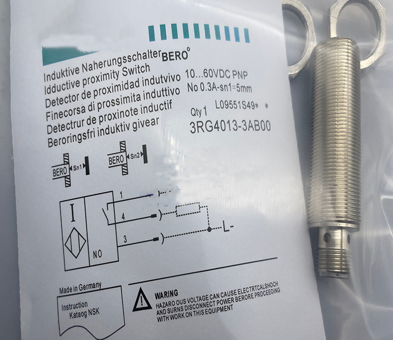 Siemens 3RG4013-3AB00 Proximity Switch Sensor New 3RG40133AB00