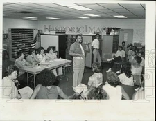 1975 Press Photo Principal John Donato speaks at PTO meeting in Spring Hill