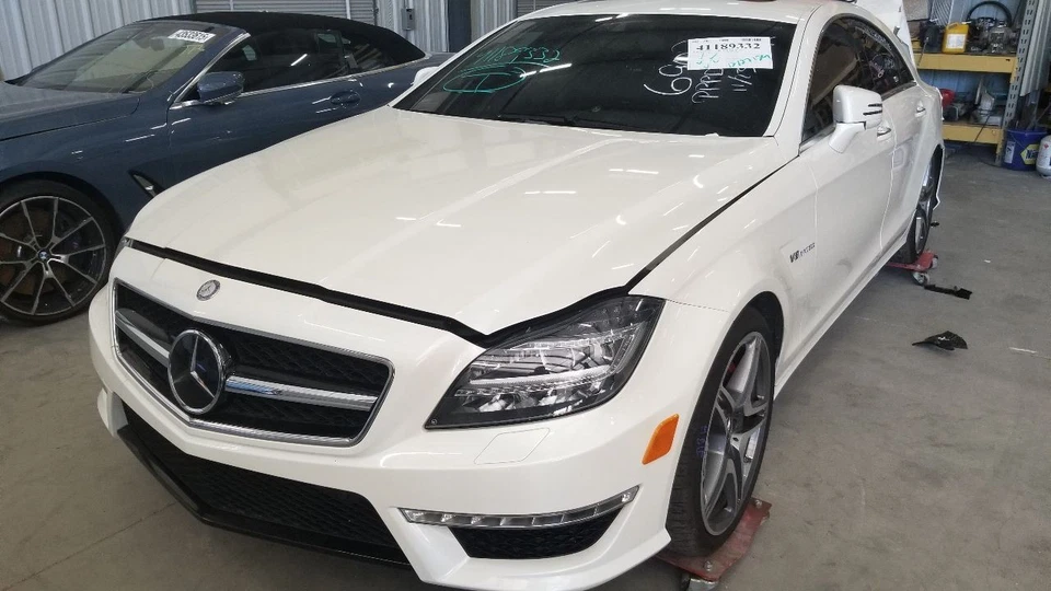 13 MERCEDES BENZ CLS63 AMG C218 DOOR ASSEMBLY FRONT RIGHT PASSENGER WHITE - Image 2 of 4