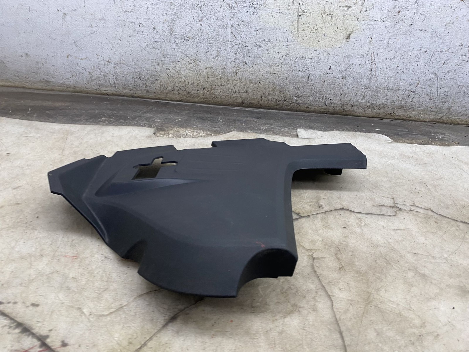 2016-2020 BENTLEY BENTAYGA OEM 6.0L W12 FRONT RIGHT EINGNE TRIM PANEL 36A805984C
