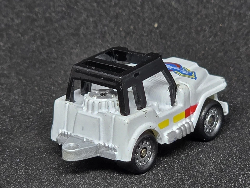 Vintage 1986 Galoob Micro Machines Mail-In Logo White Jeep RARE has small dings - Image 4 of 4
