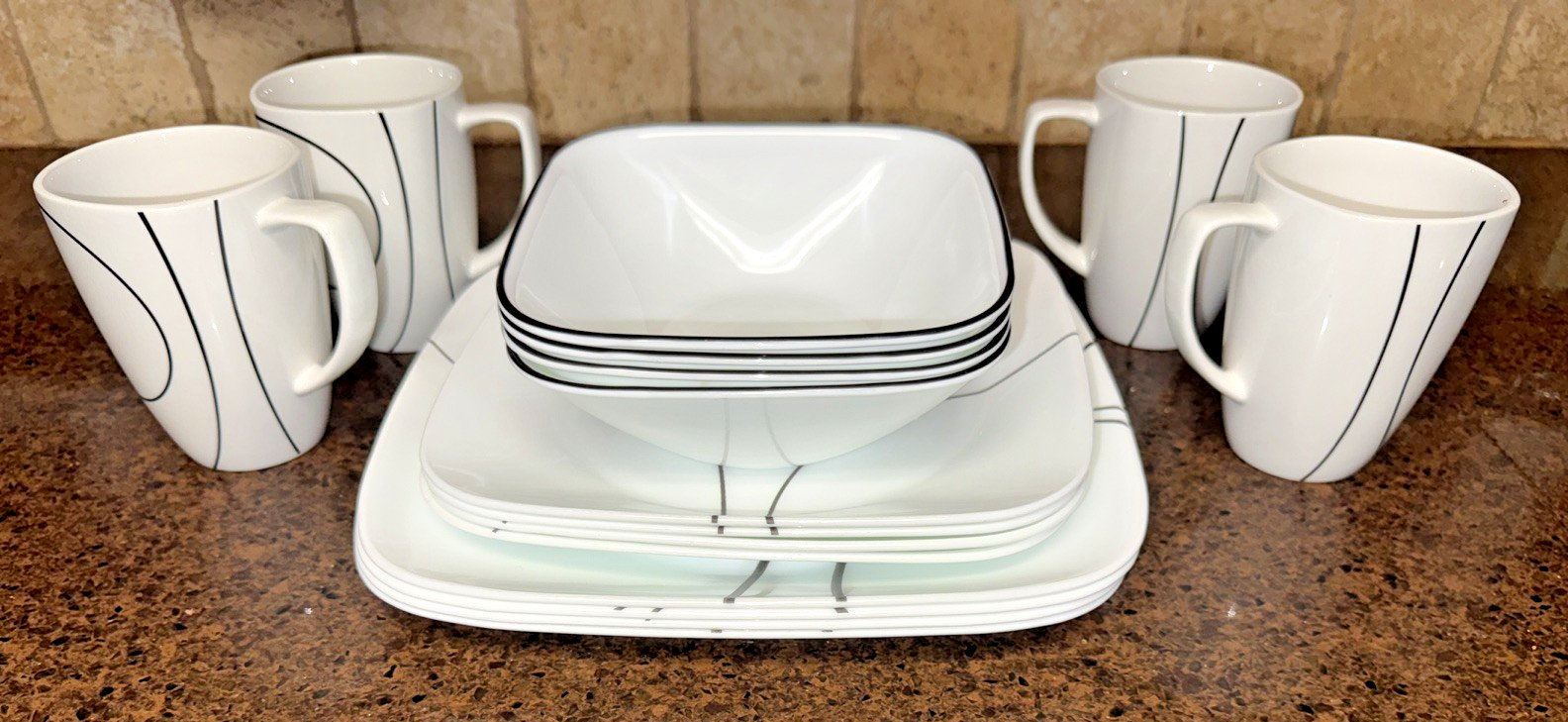 Of 12 (4 Dinner & Salad Plates, 4 Bowls) Euc