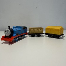 Thomas TrackMaster 2013 Motorised Train Brown Crate & Yellow Van