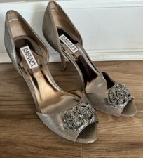 Badgley Mischka gold peep toe heels with broche size 9.5