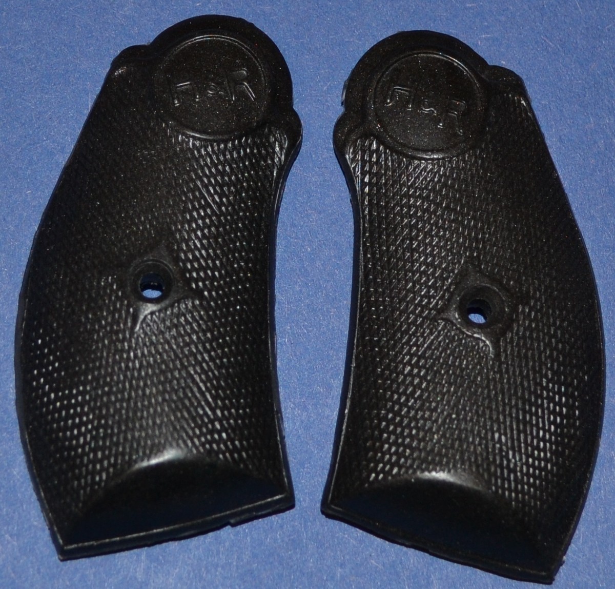 ハーターズ　ガングリップ H&R Pistol Grips small Frame 622,623,632,633,642,732,733 black