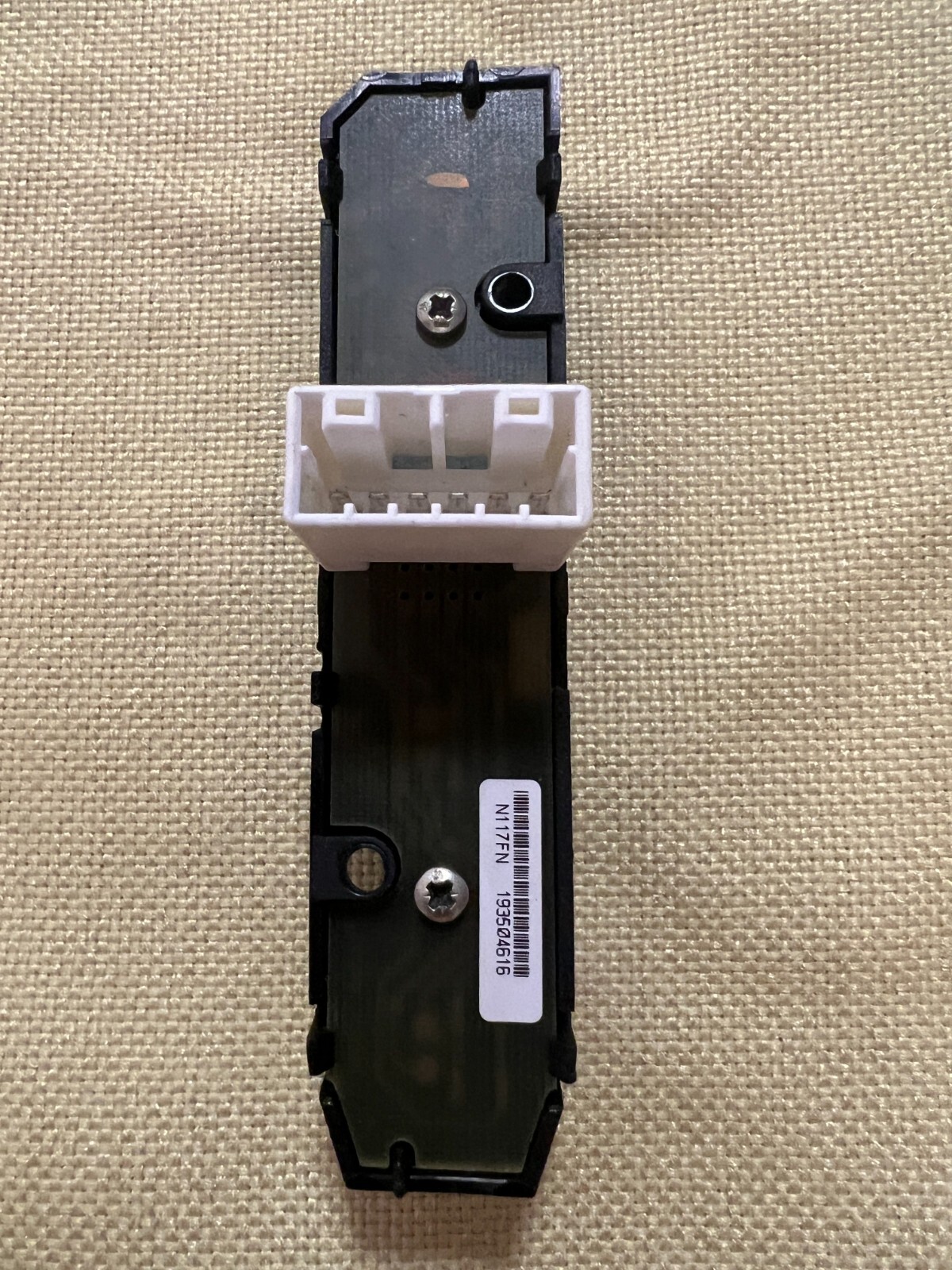2004-2012 Maserati Quattroporte RH CTRL BUTTON PANEL, NIT (part # 213121)