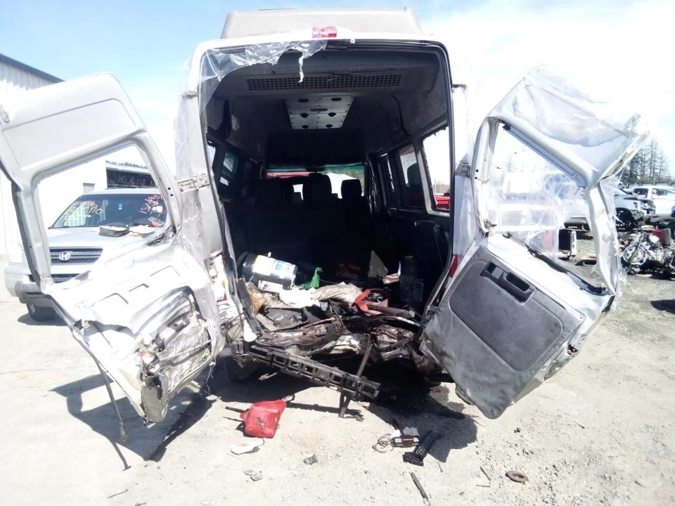 Used Front Right Door Window Regulator Front fits: 2004 Dodge Sprinter 2500 Powe - Image 3 of 4