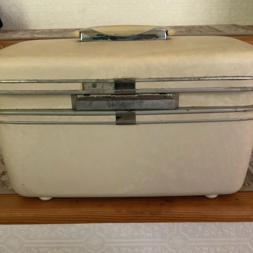 Vintage Samsonite Off White Makeup Train Case Tray Mirror Pockets Handle Key - Image 4 of 4