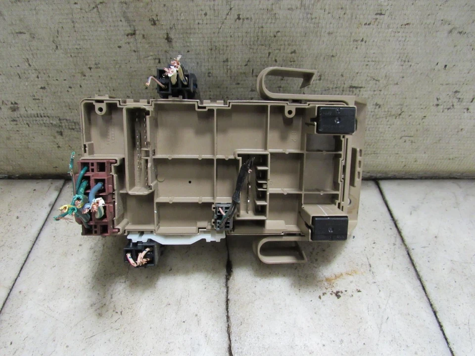 2013 SUBARU LEGACY CABIN FUSE BOX 82201AJ01A - Image 2 of 2