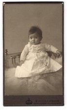 Photography Oskar Ensslinger, Darmstadt, Schulstra�e 3, portrait of a small Ki