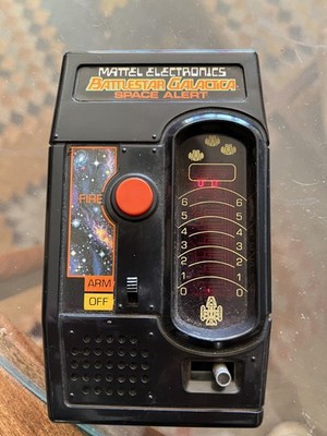 MATTEL ELECTRONICS BATTLESTAR GALACTICA SPACE ALERT HANDSPIEL funktioniert