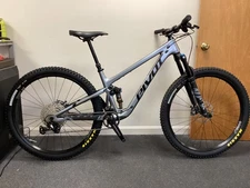 2023 Pivot Trail 429 Size Med Silver NEW! Magura MT7 Brakes