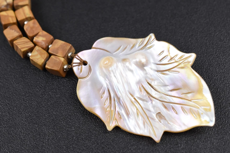 Ожерелье с подвеской в виде листьев кармелиты ожогов резные перламутровые бусины из яшмы 22 дюйма - Изображение 3 из 4