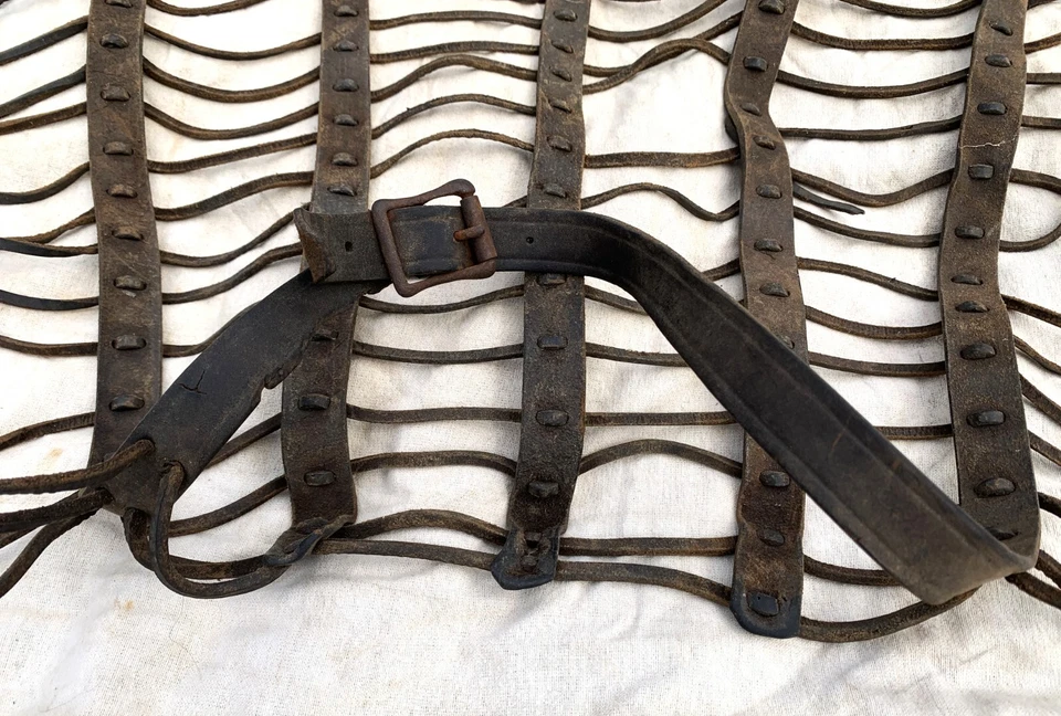 古董皮革 Shoo 飞马流苏毯手工制作带扣领 — 第 2/4 张图片