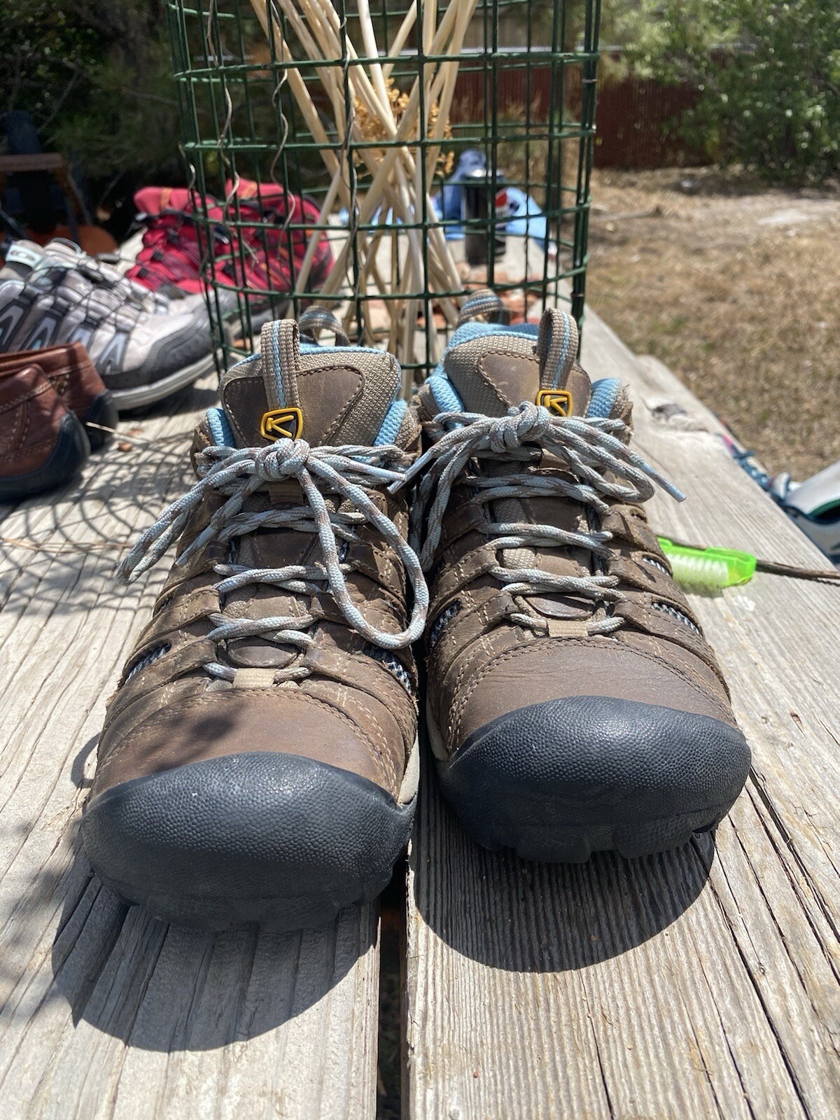 Scarpe basse da trekking KEEN Voyageur da donna 9 in pelle marrone blu