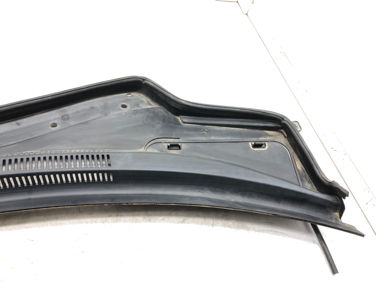 2014-2020 MASERATI GHIBLI WINDSHIELD WIPER COWL COVER PANEL GRILLE OEM.