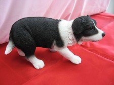 Statue de collection LEONARDO - chiot  BORDER COLLIE en position de travail