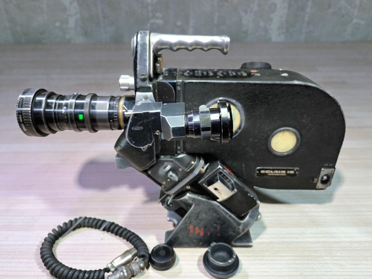 Eclair NPR 16mm Camera 400' Magazine motor tripod Angenieux 12-120