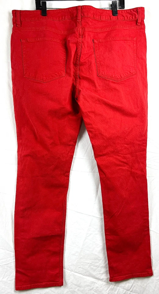 Jeans de mezclilla elásticos rojos de pierna recta Social Colision de 5 bolsillos 40 x 32 Foto 2 de 2