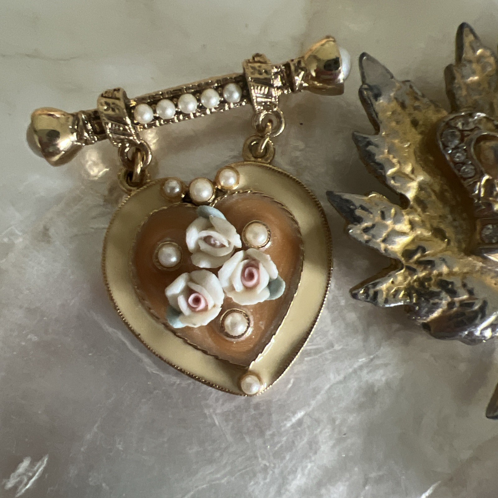 Lot Of 32 Vintage Brooches Pins Various Sizes and Style only one missing stones