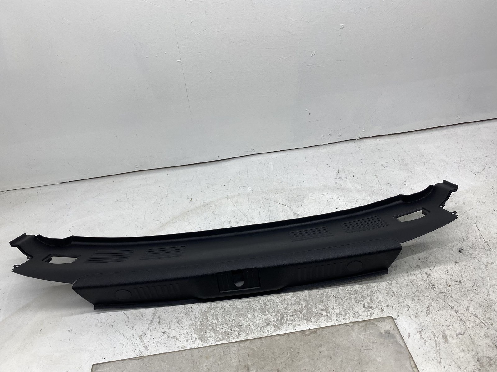 2014-2019 BENTLEY FLYING SPUR REAR TRUNK LOCK COVER SCUFF PANEL TRIM 4W0863459