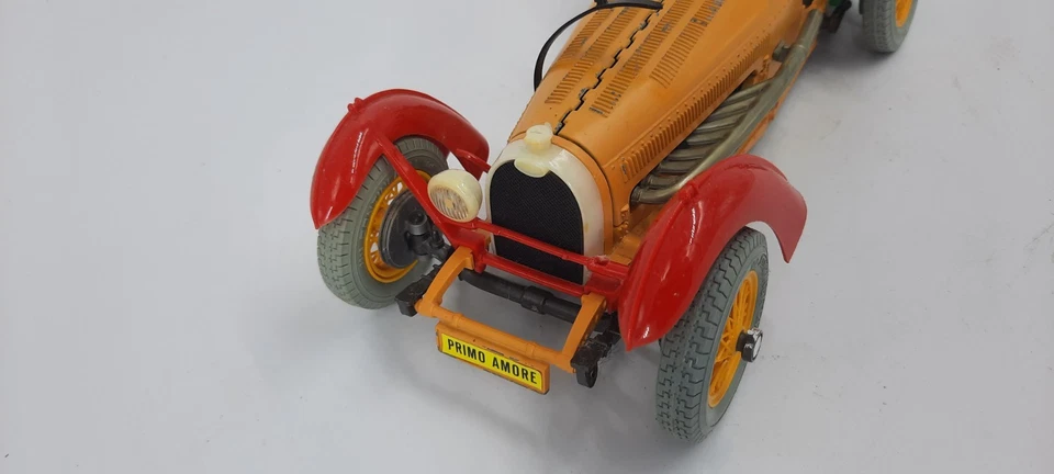 Burago 8005 Dingo Pippo Goofy Walt Disney Bugatti type 59 1934 1/18 - Photo 2/4