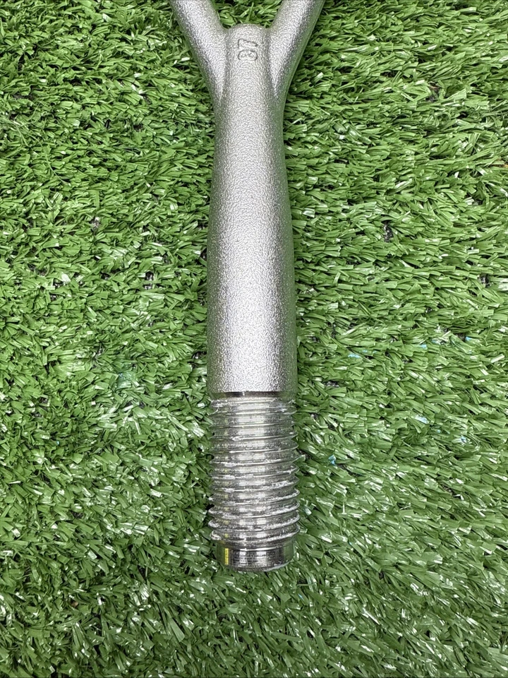 Nissan Factory Rogue 370Z Cube Versa atornillado parachoques gancho ojo 51112-1JA0A Foto 3 de 4