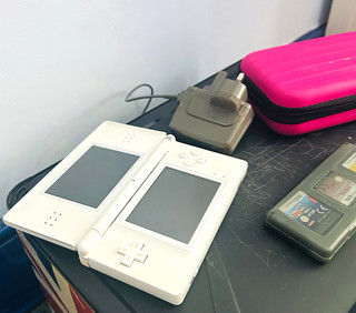 Nintendo DS Lite PAL Wi Fi Console Bundle w/ Charger Stylus Case & Games